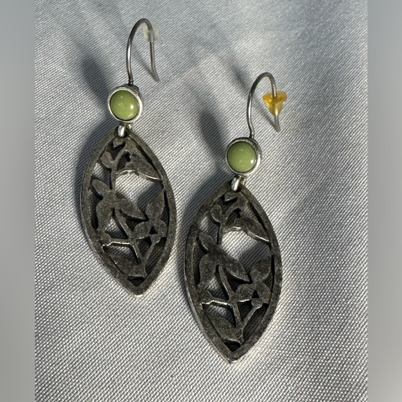 Silvertone floral motif drop style earrings - Picture 4 of 4